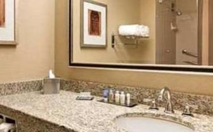 DoubleTree by Hilton Kansas City - Overland Park