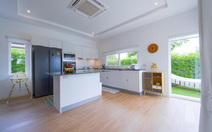 Tropical Family Villa w/ Pool & Garden (ML103)