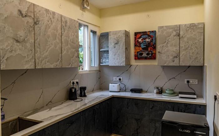 Whispering walls - 2BR Mountain View by Homeyhuts