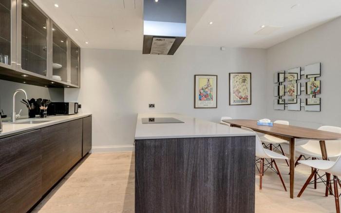 Stylish & Central 2-Bedroom Apartment