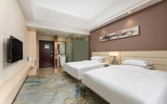 Raccoon international airport hotel & free shuttle