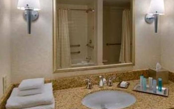 Hilton Indianapolis Hotel & Suites