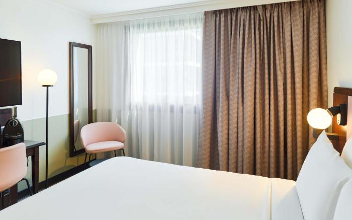 B&B HOTEL Saint-Quentin-en-Yvelines Centre Gare 4 etoiles