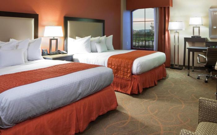 DoubleTree by Hilton Austin University Area