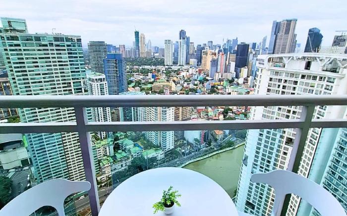 Rockwell View at Aqua | City Lights, Pool & Gym