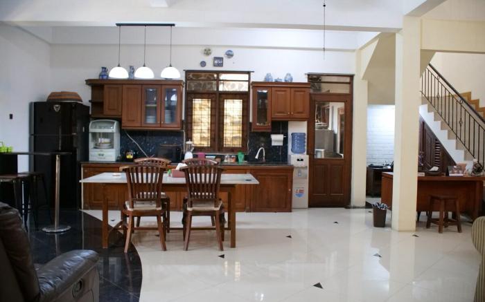 Villa Osha, 7 Bedroom Villa In Central Yogyakarta