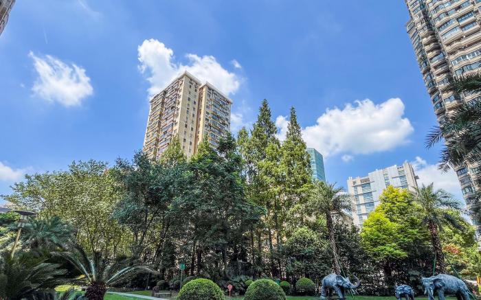 Tyms Elegant 3 Bedroom 2 Bath Close to Metro and M