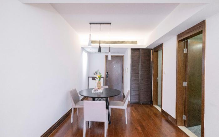 Tyms Premium 1BR 1 Living Apartment Steps 