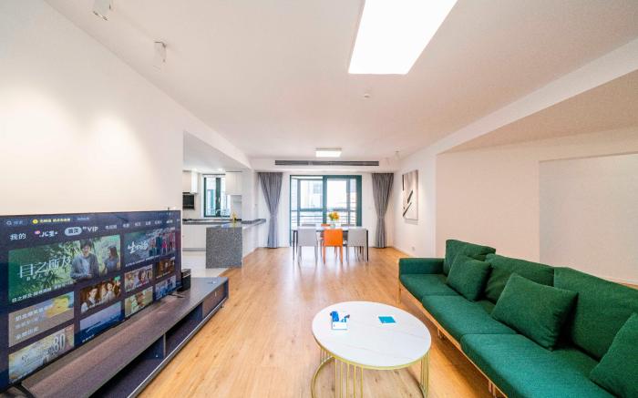 Tyms Spacious 4 Bedroom 2 Bath Apartment 