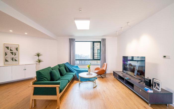 Tyms Spacious 4 Bedroom 2 Bath Apartment