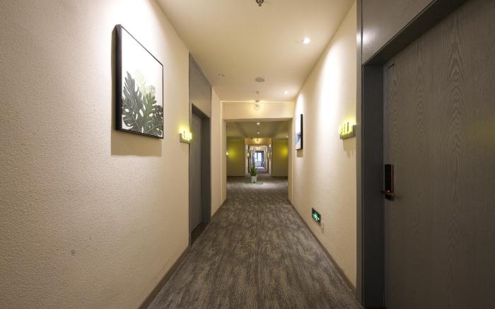 Chongqing Qiansu Qingpan Hotel解放碑洪崖洞店