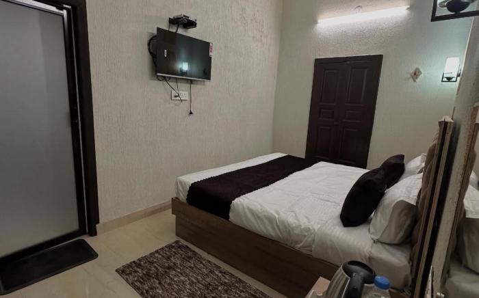 Wood yard villa 300mtrs from golden temple 