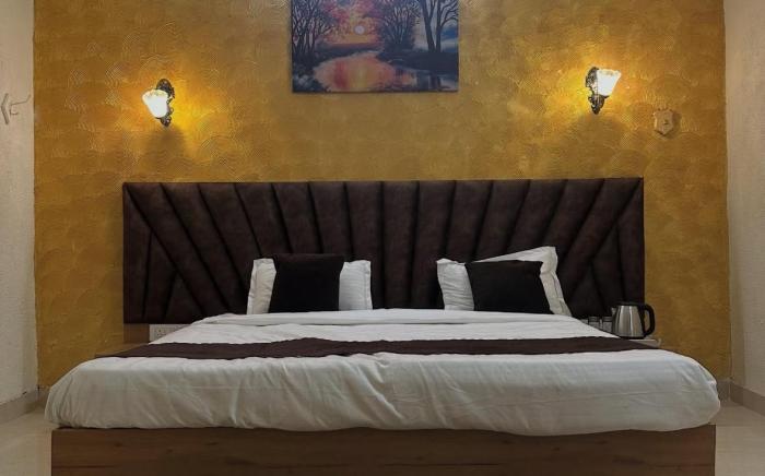 Wood yard villa 300mtrs from golden temple 