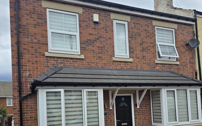 Cozy Ensuite Room in a Family Home, Rotherham