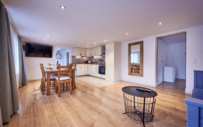 2 Bedroom Mountain View Garden Apartment