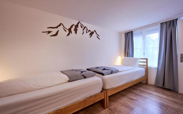 2 Bedroom Mountain View Garden Apartment