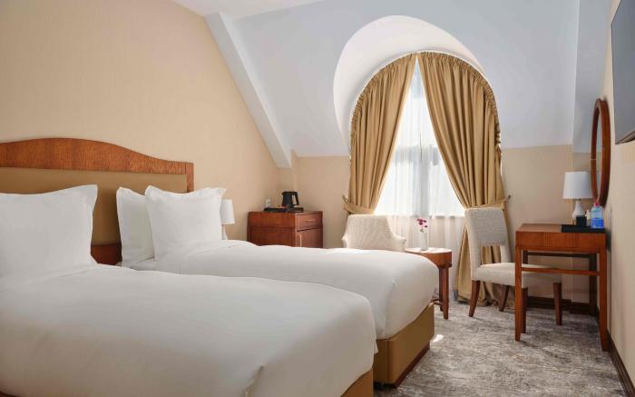 The Central Point Hotel Baku