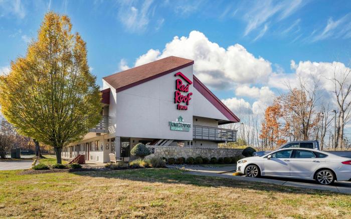 HomeTowne Studios by Red Roof Buffalo - Niagara Airport