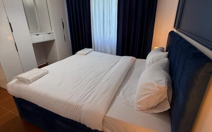 3bedroom aprt of 200sqm near movenpick hotel amman