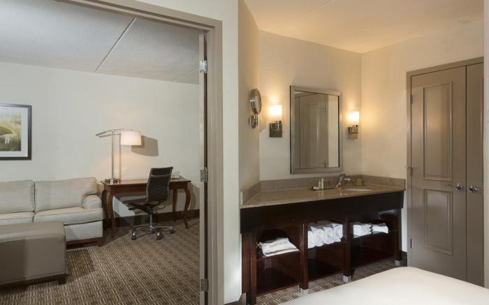 Doubletree Guest Suites Nashville Airport Hotel