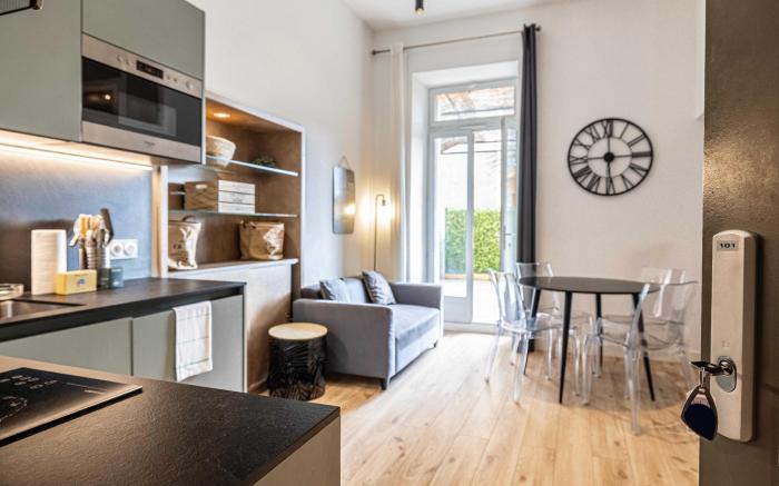 Modern Mezzanine Apt 2BR/4P - Place Garibaldi