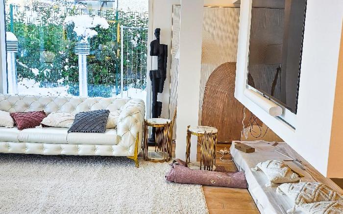 Luxuriöses großes Haus + Pool + Garten + Koi-Teich