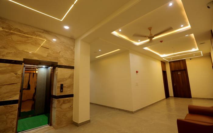 Hotel Chandrodaya Orchid - Near Banke Bihari Temple and Near Prem Mandir