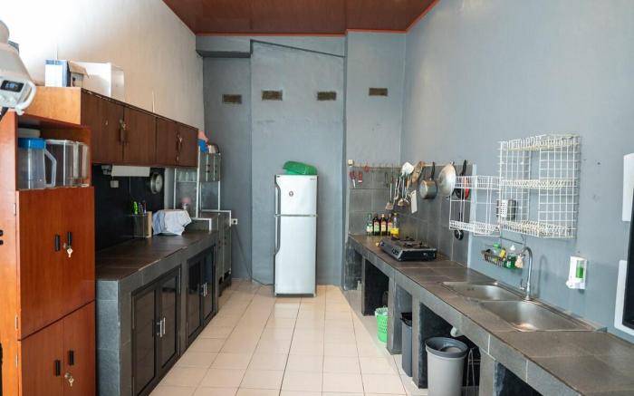 Cliff Top Villa, Puncak