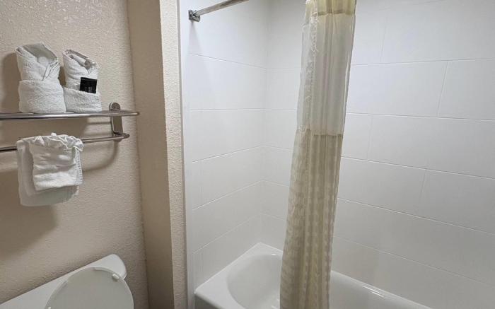 Baymont by Wyndham Iowa Lake Charles