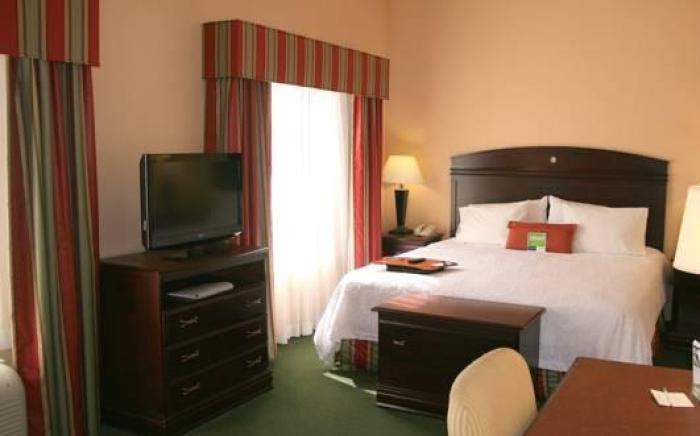 Hampton Inn & Suites Pensacola I-10 North at University Town Plaza