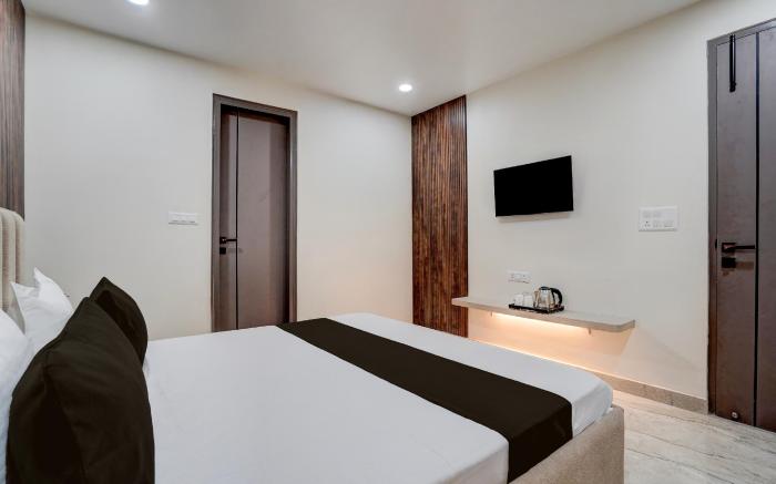 Super Townhouse DSIDC Bawana Formerly Kanhaiya Residency