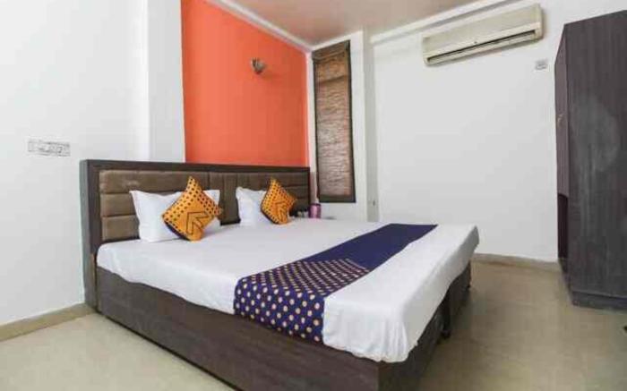 Goroomgo Maharaja Palace Agra