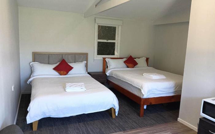 Two double and 1 sofa beds garden chalet, 7C