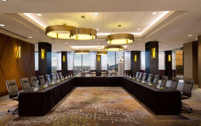 DoubleTree by Hilton Dallas-Campbell Centre