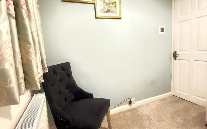 Couple/ Solo Private Room with garden Birmingham