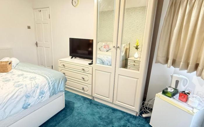 Premium Cozy Family Room Near Airport/Lake Park