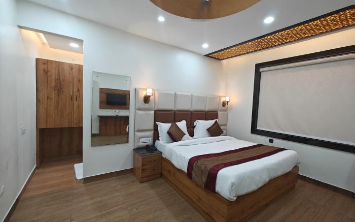 Hotel The Rajwada LP