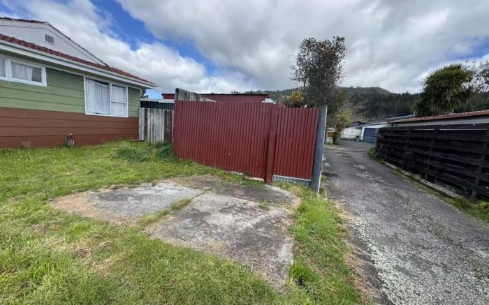 Four Beds in 2 Bedroom Chalet, 6c Chapman PL