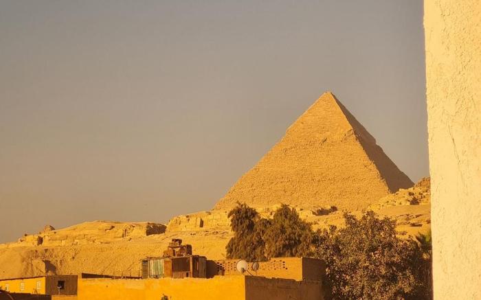 Global pyramids boutique