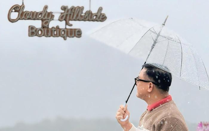 CLOUDY HILLSIDE BOUTIQUE