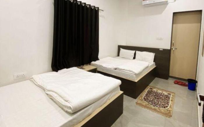 FabHotel Radhy Sham - Khatushyam temple 500 meters