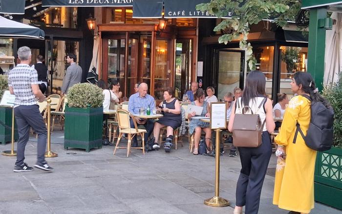 center,5 minute Eiffel and Louvre meusm,nice apart