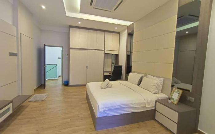 Mount Austin 4bedroom 4bath 12p