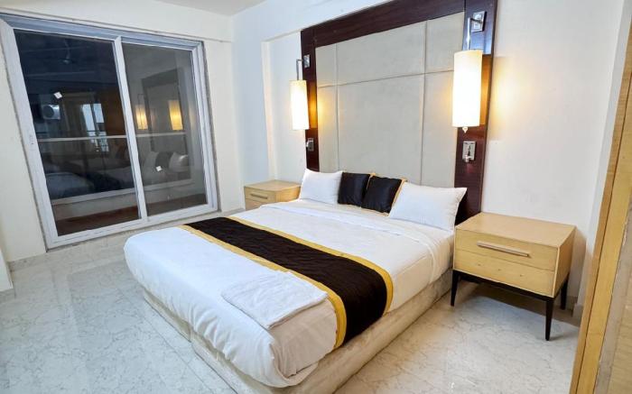 1702 - 1b Luxurious apartment near powai lake