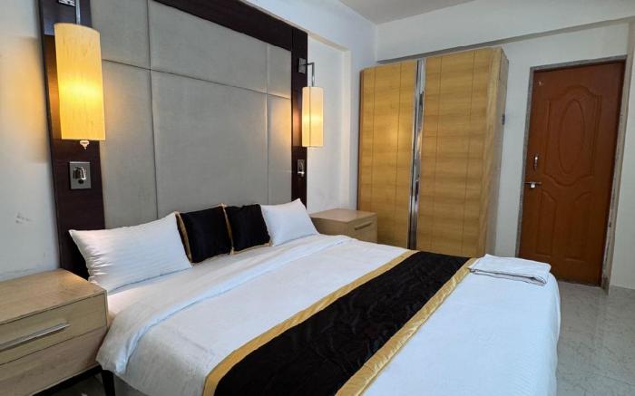 1702 - 1b Luxurious apartment near powai lake