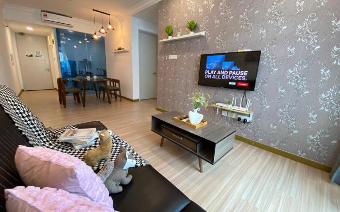 The Wave 2BR 4Pax A12 Poolview - NetFlix/Parking