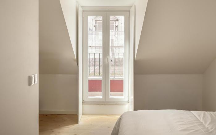 DOWNTOWN MODERN APARTMENTS WITH BALCONY by Homing