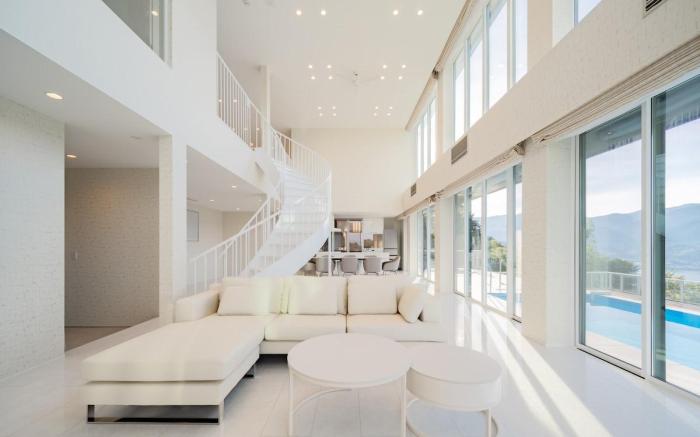 SUSリゾート｜海一望！南熱海に佇む温水プール付き絶景新築Luxury Villa｜温泉×贅沢ステイ