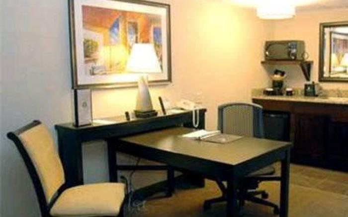 Embassy Suites by Hilton Kansas City Plaza