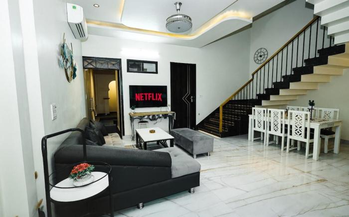 Luxe 4bhk Villa w/Pool, Steam Bath, Jacuzzi & WiFi